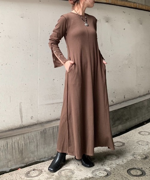 Kastane（カスタネ）の「サーマルフレア袖マキシワンピース（ワンピース・レディース・ブラウン/カーキ・FREE）」の5枚目の写真