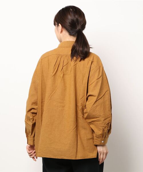 Samansa Mos2(サマンサ モスモス)の「ドルマン風シャツ(シャツ/ブラウス・レディース・ブラック/ベージュ/マスタード/モカ・フリ-)」の6枚目の写真