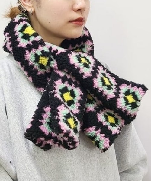 Ray BEAMS(レイビームス)の「Ray BEAMS / Granny Square ボア マフラー(マフラー・レディース・ナチュラル/ブラック・ONE SIZE)」の10枚目の写真