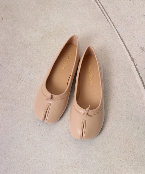 LibertyDoll（リバティードール）の「LibertyDoll フラット足袋パンプス（パンプス・レディース・グレイッシュベージュ/ブラック系その他/ホワイト/シルバー/キャメル/ブラック/ダークブラウン/アイボリー/ブラック系その他2/レッド/ブラウン/ゴールド・L/LL/S/M/3L/4L）」の9枚目の写真