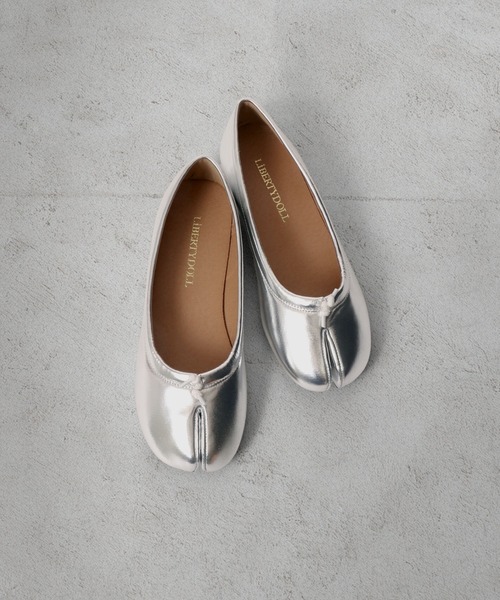 LibertyDoll（リバティードール）の「LibertyDoll フラット足袋パンプス（パンプス・レディース・グレイッシュベージュ/ブラック系その他/ホワイト/シルバー/キャメル/ブラック/ダークブラウン/アイボリー/ブラック系その他2/レッド/ブラウン/ゴールド・L/LL/S/M/3L/4L）」の11枚目の写真