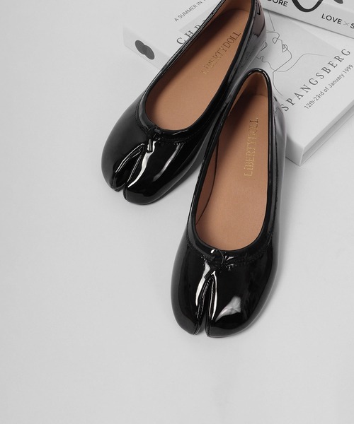 LibertyDoll（リバティードール）の「LibertyDoll フラット足袋パンプス（パンプス・レディース・グレイッシュベージュ/ブラック系その他/ホワイト/シルバー/キャメル/ブラック/ダークブラウン/アイボリー/ブラック系その他2/レッド/ブラウン/ゴールド・L/LL/S/M/3L/4L）」の6枚目の写真