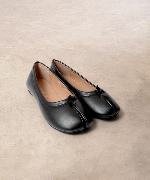 LibertyDoll（リバティードール）の「LibertyDoll フラット足袋パンプス（パンプス・レディース・グレイッシュベージュ/ブラック系その他/ホワイト/シルバー/キャメル/ブラック/ダークブラウン/アイボリー/ブラック系その他2/レッド/ブラウン/ゴールド・L/LL/S/M/3L/4L）」の4枚目の写真