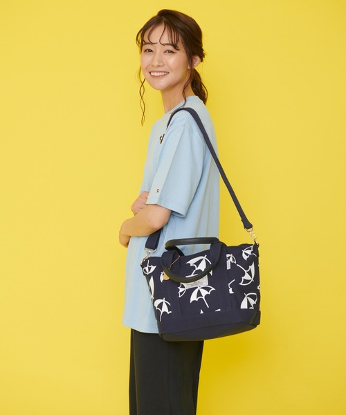 Arnold Palmer（アーノルドパーマー）の「アンブレラパターン キャンバス シェア トート（トートバッグ・レディース・ブラック/ホワイト/グレイッシュベージュ/ネイビー/ライトブルー/インディゴブルー・F）」の5枚目の写真