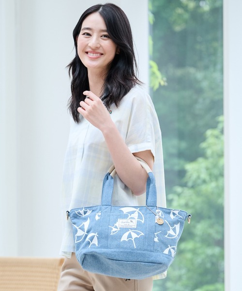 Arnold Palmer（アーノルドパーマー）の「アンブレラパターン キャンバス シェア トート（トートバッグ・レディース・ブラック/ホワイト/グレイッシュベージュ/ネイビー/ライトブルー/インディゴブルー・F）」の4枚目の写真