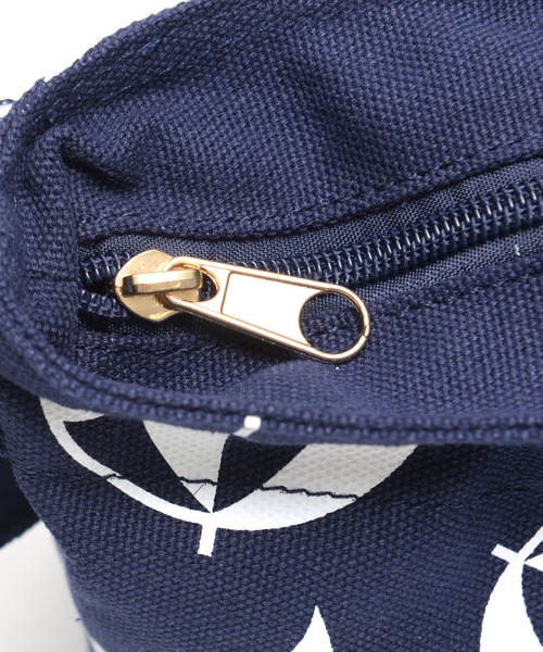 Arnold Palmer（アーノルドパーマー）の「アンブレラパターン キャンバス シェア トート（トートバッグ・レディース・ブラック/ホワイト/グレイッシュベージュ/ネイビー/ライトブルー/インディゴブルー・F）」の15枚目の写真