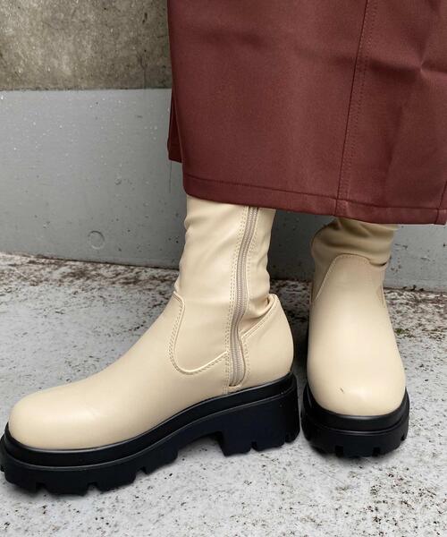 INGNI（イング）の「プラットフォームソールミドルレングスストレッチブーツ（ブーツ・レディース・ブラウン/ブラック/アイボリー・M）」の5枚目の写真