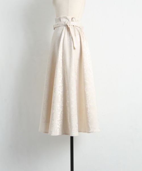tocco closet(トッコ クローゼット)の「ベルト付きチュール×ジャガードフレアスカート(スカート・レディース・ブラック/ベージュ・M)」の14枚目の写真
