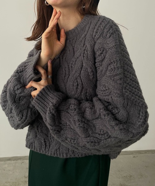 210nouve(トゥージュヌーブ)の「ドルマンスリーブケーブル編みショートニット(ニット/セーター・レディース・グレー/オレンジ/ホワイト・FREE)」の2枚目の写真