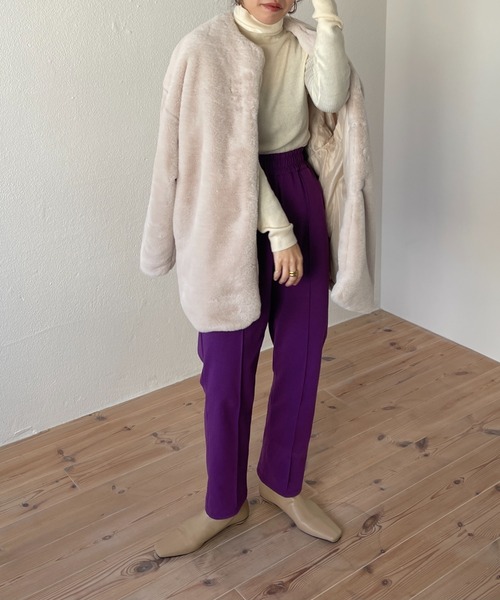 wee9s(ウィークス)の「middle length over size fur coat / ミドル丈オーバーサイズノーカラーポケット付きフェイクファーコート(ノーカラーコート・レディース・ブラウン/アイボリー・FREE)」の13枚目の写真