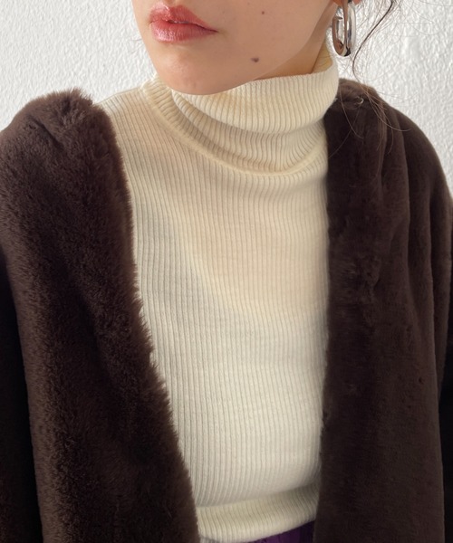 wee9s(ウィークス)の「middle length over size fur coat / ミドル丈オーバーサイズノーカラーポケット付きフェイクファーコート(ノーカラーコート・レディース・ブラウン/アイボリー・FREE)」の8枚目の写真