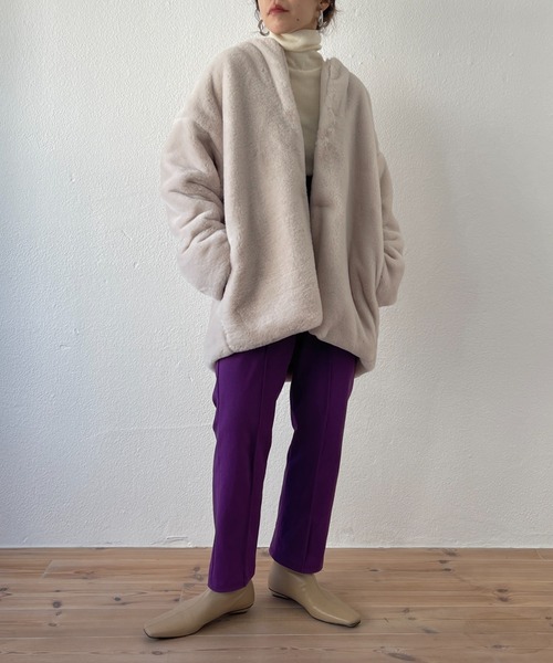 wee9s(ウィークス)の「middle length over size fur coat / ミドル丈オーバーサイズノーカラーポケット付きフェイクファーコート(ノーカラーコート・レディース・ブラウン/アイボリー・FREE)」の3枚目の写真