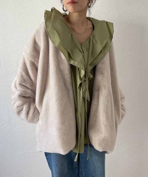 wee9s(ウィークス)の「middle length over size fur coat / ミドル丈オーバーサイズノーカラーポケット付きフェイクファーコート(ノーカラーコート・レディース・ブラウン/アイボリー・FREE)」の22枚目の写真