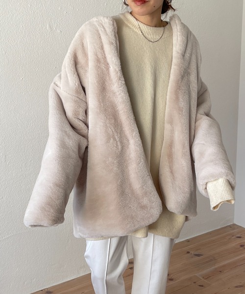 wee9s(ウィークス)の「middle length over size fur coat / ミドル丈オーバーサイズノーカラーポケット付きフェイクファーコート(ノーカラーコート・レディース・ブラウン/アイボリー・FREE)」の5枚目の写真