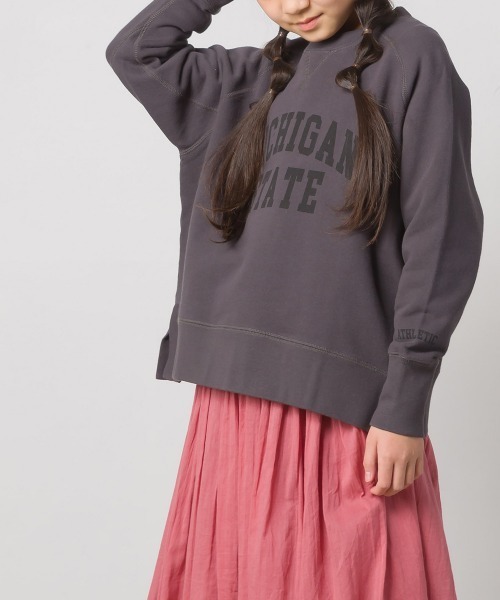 OMNES(オムネス)の「キッズ 裏毛スウェット ラグランプルオーバー ロゴプリント(スウェット・キッズ・ネイビー/アイボリー/モスグリーン/チャコール・100/110/120/130/140)」の10枚目の写真