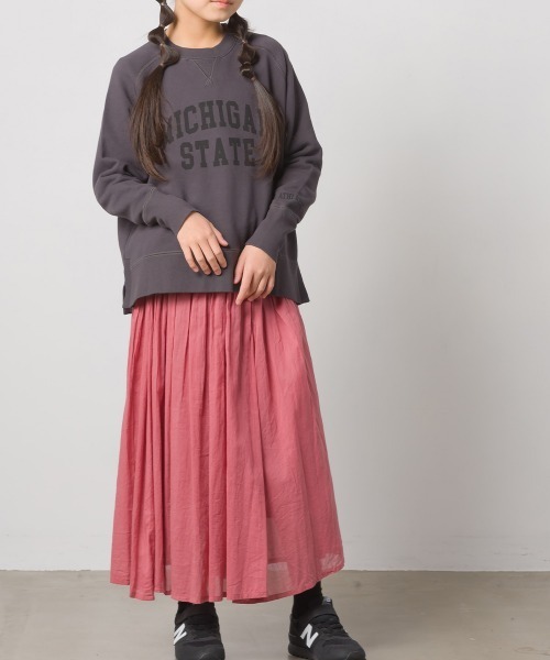 OMNES(オムネス)の「キッズ 裏毛スウェット ラグランプルオーバー ロゴプリント(スウェット・キッズ・ネイビー/アイボリー/モスグリーン/チャコール・100/110/120/130/140)」の11枚目の写真