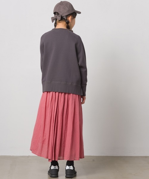 OMNES(オムネス)の「キッズ 裏毛スウェット ラグランプルオーバー ロゴプリント(スウェット・キッズ・ネイビー/アイボリー/モスグリーン/チャコール・100/110/120/130/140)」の13枚目の写真