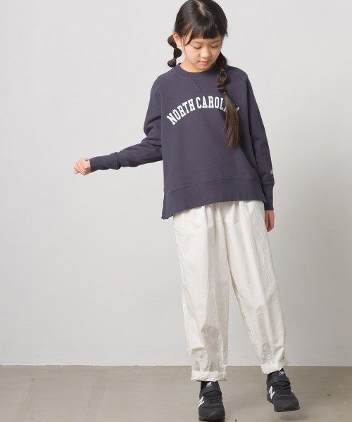 OMNES(オムネス)の「キッズ 裏毛スウェット ラグランプルオーバー ロゴプリント(スウェット・キッズ・ネイビー/アイボリー/モスグリーン/チャコール・100/110/120/130/140)」の20枚目の写真