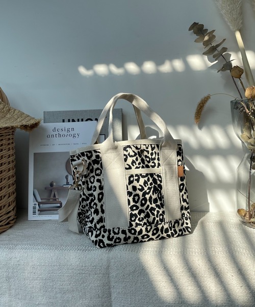 AS KNOW AS plus（アズノゥアズプラス）の「●ルーム２WAYトートバッグ（トートバッグ・レディース・ブラック/グレー/アイボリー/ホワイト×ブラック/レオパード/ゼブラ/アニマル・FREE）」の5枚目の写真