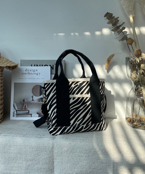 AS KNOW AS plus（アズノゥアズプラス）の「●ルーム２WAYトートバッグ（トートバッグ・レディース・ブラック/グレー/アイボリー/ホワイト×ブラック/レオパード/ゼブラ/アニマル・FREE）」の6枚目の写真