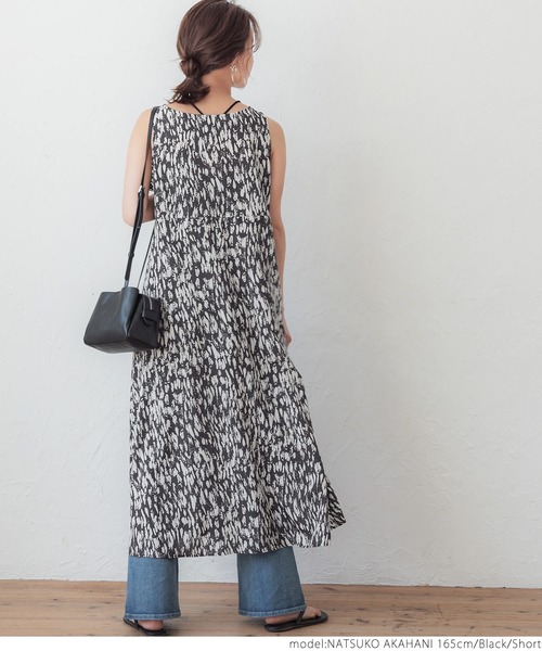 coca（coca）（コカ）の「ペインティングノースリーブワンピース（ワンピース・レディース・ブラック・SHORT/LONG）」の3枚目の写真