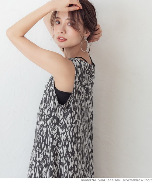 coca（coca）（コカ）の「ペインティングノースリーブワンピース（ワンピース・レディース・ブラック・SHORT/LONG）」の4枚目の写真