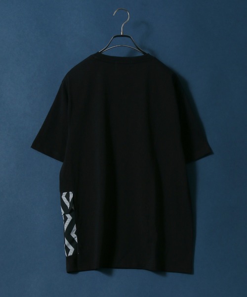 ANPAS(アンパス)の「Total Pattern Print Side Pocket T-Shirt/総柄 サイドポケット Tシャツ(Tシャツ/カットソー・メンズ・ホワイト/ブラック/ホワイト系その他/ブラック系その他/ホワイト系その他2/ホワイト系その他3/ブラック系その他2/ブラック系その他3・LL/M/L)」の10枚目の写真