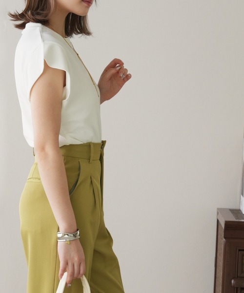 IAMUSE(アイアミューズ)の「【シワと毛玉になりにくいポンチ素材/下着が見えない脇カバー付き】フレンチスリーブトップス S0597【IAMUSE】(Tシャツ/カットソー・レディース・ブラック/ホワイト/グレイッシュベージュ/グリーン/ベージュ/マスタード・FREE)」の8枚目の写真