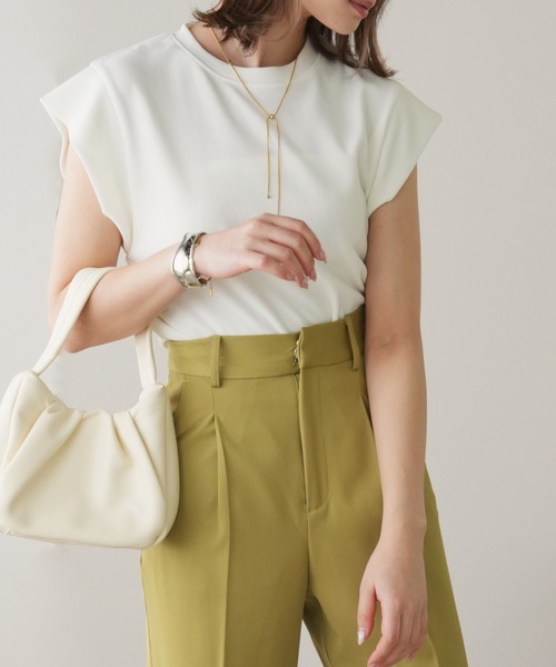 IAMUSE(アイアミューズ)の「【シワと毛玉になりにくいポンチ素材/下着が見えない脇カバー付き】フレンチスリーブトップス S0597【IAMUSE】(Tシャツ/カットソー・レディース・ブラック/ホワイト/グレイッシュベージュ/グリーン/ベージュ/マスタード・FREE)」の7枚目の写真