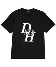 A'GEM/9 × .kom『DXOH/ディソエイチ』STACK LOGO T-SHIRT/スタックロゴ 半袖Tシャツ