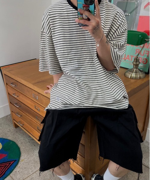 ATTENTION(アテンション)の「【ATTENTION】BIGボーダーハーフスリーブT 別注/韓国セレクト/ビッグシルエット(Tシャツ/カットソー・メンズ・ブラック/グレー/レッド/オレンジ/グリーン・フリ-)」の11枚目の写真