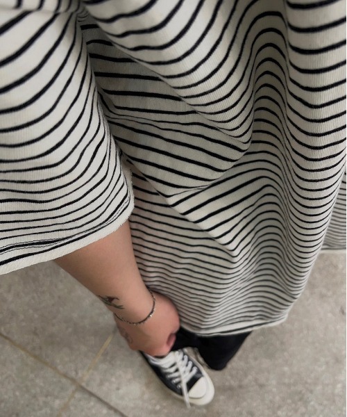 ATTENTION(アテンション)の「【ATTENTION】BIGボーダーハーフスリーブT 別注/韓国セレクト/ビッグシルエット(Tシャツ/カットソー・メンズ・ブラック/グレー/レッド/オレンジ/グリーン・フリ-)」の16枚目の写真