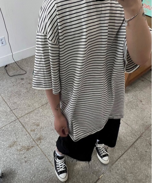 ATTENTION(アテンション)の「【ATTENTION】BIGボーダーハーフスリーブT 別注/韓国セレクト/ビッグシルエット(Tシャツ/カットソー・メンズ・ブラック/グレー/レッド/オレンジ/グリーン・フリ-)」の7枚目の写真