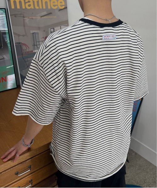 ATTENTION(アテンション)の「【ATTENTION】BIGボーダーハーフスリーブT 別注/韓国セレクト/ビッグシルエット(Tシャツ/カットソー・メンズ・ブラック/グレー/レッド/オレンジ/グリーン・フリ-)」の22枚目の写真