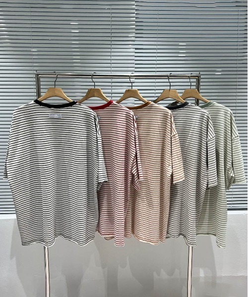 ATTENTION(アテンション)の「【ATTENTION】BIGボーダーハーフスリーブT 別注/韓国セレクト/ビッグシルエット(Tシャツ/カットソー・メンズ・ブラック/グレー/レッド/オレンジ/グリーン・フリ-)」の14枚目の写真