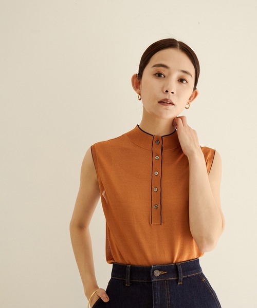 SALON adam et rope'（サロン アダム エ ロペ）の「【サステナブル】[アンサンブル着用可能]シアーノースリーブ2WAYプルオーバー（Tシャツ/カットソー・レディース・ブラック/カーキ/オレンジ・FREE）」の3枚目の写真