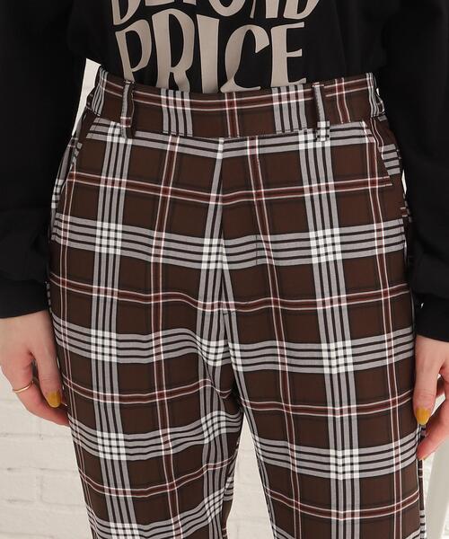 Cutie Blonde（キューティーブロンド）の「◆【セットアップ可能】後ろゴムなのに美脚魅せ。センタープレス セミフレアパンツ（その他パンツ・レディース・ブラック/ブラウン系2/ベージュ系1・01/02/03）」の16枚目の写真