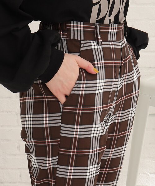 Cutie Blonde（キューティーブロンド）の「◆【セットアップ可能】後ろゴムなのに美脚魅せ。センタープレス セミフレアパンツ（その他パンツ・レディース・ブラック/ブラウン系2/ベージュ系1・01/02/03）」の12枚目の写真