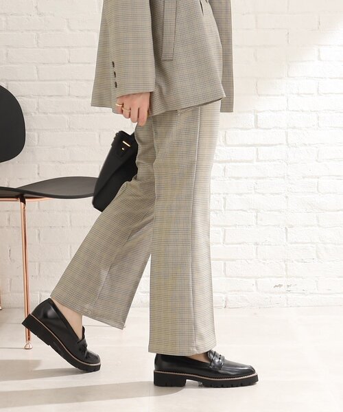 Cutie Blonde（キューティーブロンド）の「◆【セットアップ可能】後ろゴムなのに美脚魅せ。センタープレス セミフレアパンツ（その他パンツ・レディース・ブラック/ブラウン系2/ベージュ系1・01/02/03）」の13枚目の写真