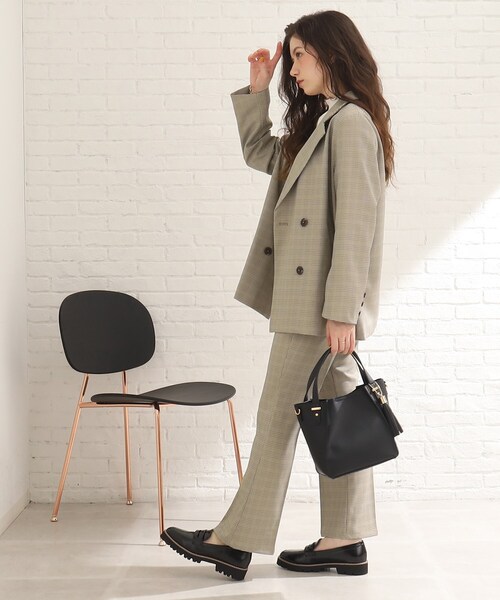 Cutie Blonde（キューティーブロンド）の「◆【セットアップ可能】後ろゴムなのに美脚魅せ。センタープレス セミフレアパンツ（その他パンツ・レディース・ブラック/ブラウン系2/ベージュ系1・01/02/03）」の4枚目の写真