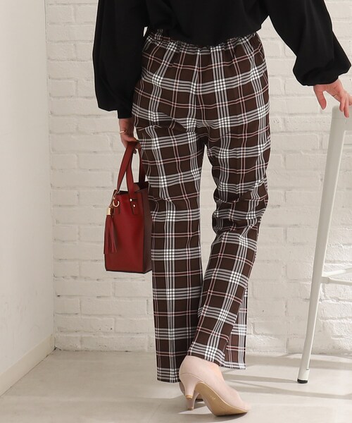 Cutie Blonde（キューティーブロンド）の「◆【セットアップ可能】後ろゴムなのに美脚魅せ。センタープレス セミフレアパンツ（その他パンツ・レディース・ブラック/ブラウン系2/ベージュ系1・01/02/03）」の18枚目の写真