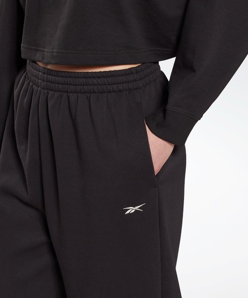 Reebok(リーボック)の「スタジオ ニット パンツ / Studio Knit Pants /(その他パンツ・レディース・ブラック・SMALL/X-SMALL/LARGE/MEDIUM/X-LARGE)」の3枚目の写真
