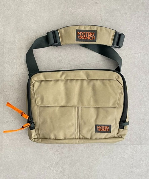 MYSTERY RANCH（ミステリーランチ）の「【MYSTERY RANCH/ミステリーランチ】DISTRICT 8（メッセンジャーバッグ・メンズ・ブラック/ベージュ/ブルー・FREE）」の3枚目の写真