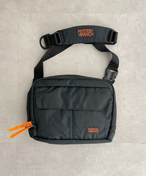 MYSTERY RANCH（ミステリーランチ）の「【MYSTERY RANCH/ミステリーランチ】DISTRICT 8（メッセンジャーバッグ・メンズ・ブラック/ベージュ/ブルー・FREE）」の2枚目の写真
