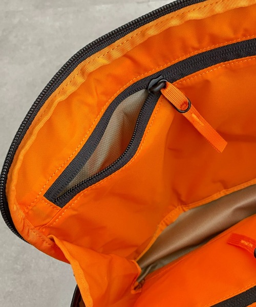 MYSTERY RANCH（ミステリーランチ）の「【MYSTERY RANCH/ミステリーランチ】DISTRICT 8（メッセンジャーバッグ・メンズ・ブラック/ベージュ/ブルー・FREE）」の12枚目の写真