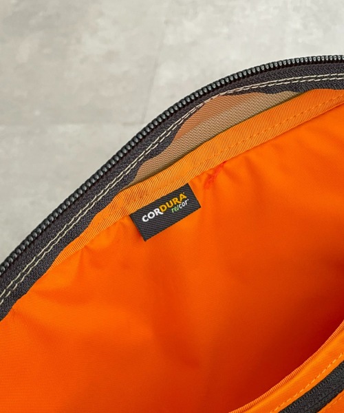 MYSTERY RANCH（ミステリーランチ）の「【MYSTERY RANCH/ミステリーランチ】DISTRICT 8（メッセンジャーバッグ・メンズ・ブラック/ベージュ/ブルー・FREE）」の13枚目の写真