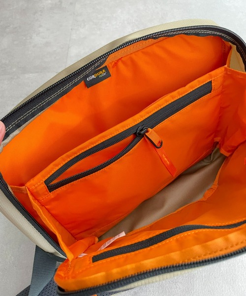 MYSTERY RANCH（ミステリーランチ）の「【MYSTERY RANCH/ミステリーランチ】DISTRICT 8（メッセンジャーバッグ・メンズ・ブラック/ベージュ/ブルー・FREE）」の14枚目の写真