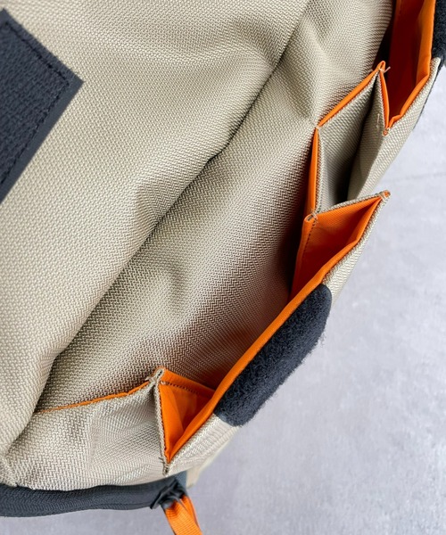 MYSTERY RANCH（ミステリーランチ）の「【MYSTERY RANCH/ミステリーランチ】DISTRICT 8（メッセンジャーバッグ・メンズ・ブラック/ベージュ/ブルー・FREE）」の8枚目の写真