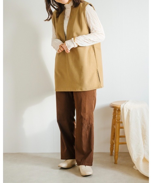 Amourire(アムリール)の「【yumiコラボ】深Vネックベスト(ベスト・レディース・キャメル/ダークブラウン/アイボリー・フリー)」の1枚目の写真