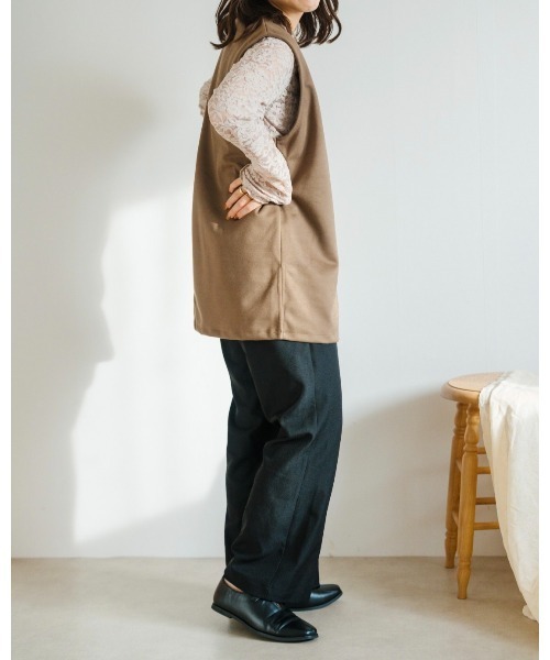 Amourire(アムリール)の「【yumiコラボ】深Vネックベスト(ベスト・レディース・キャメル/ダークブラウン/アイボリー・フリー)」の6枚目の写真